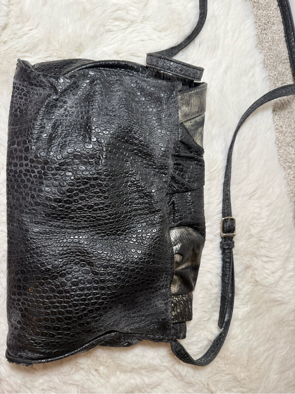 NAS Vintage Black Patchwork Leather Crossbody Bag with Red Accent(Made in Korea) - Picture 4 of 8